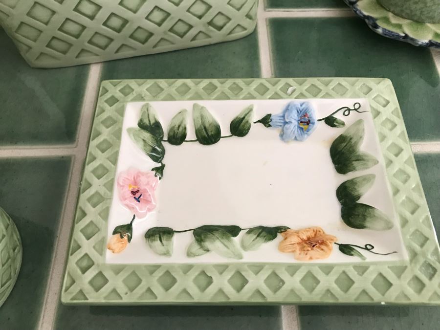 Collection Of Bathroom Organizers And Home Decor [Photo 3]