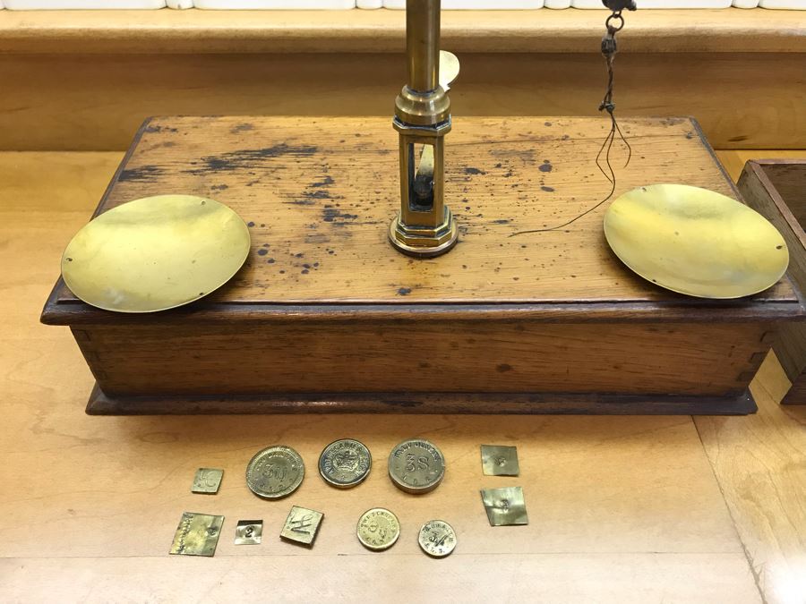 Antique Apothecary Portable Brass And Wood Balance Scale With Weights And Storage Box - Needs Rewiring [Photo 5]