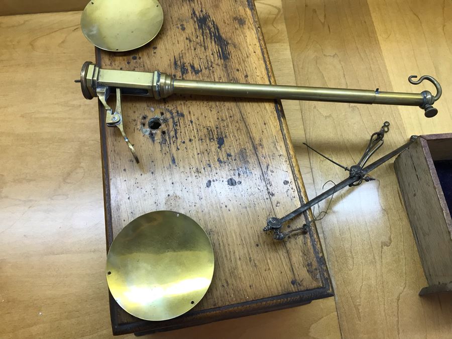 Antique Apothecary Portable Brass And Wood Balance Scale With Weights And Storage Box - Needs Rewiring [Photo 21]