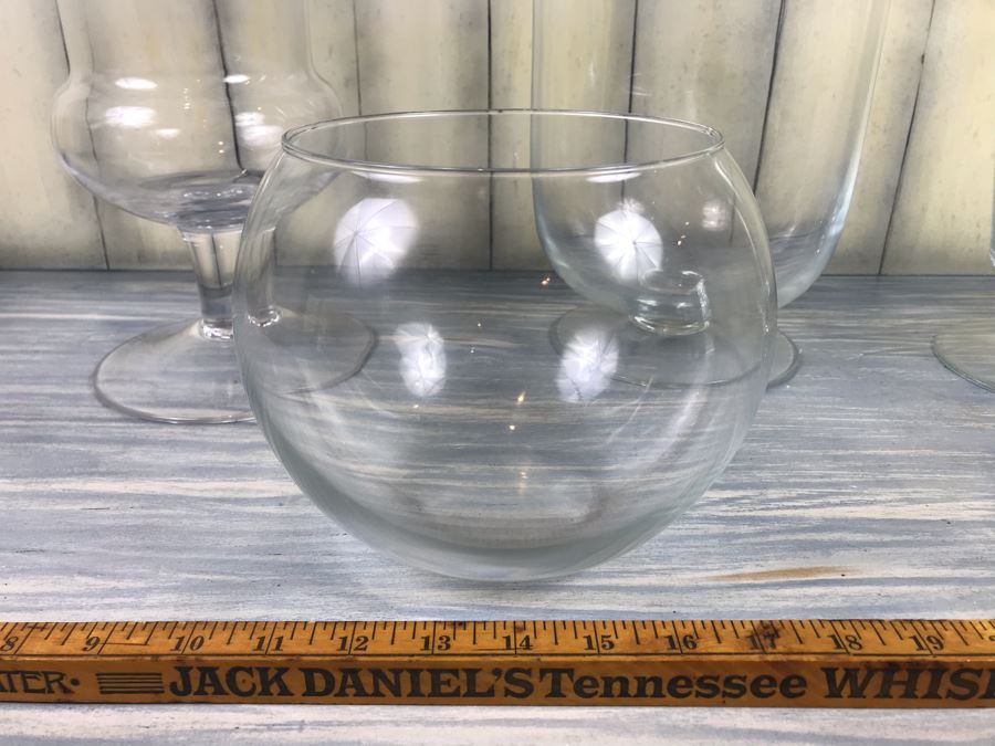 Set Of (3) Footed Clear Glass Vases And Glass Bowl [Photo 4]