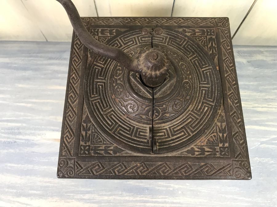 Antique Coffee Pepper Grinder Hand Crank Cast Iron And Wood [Photo 5]