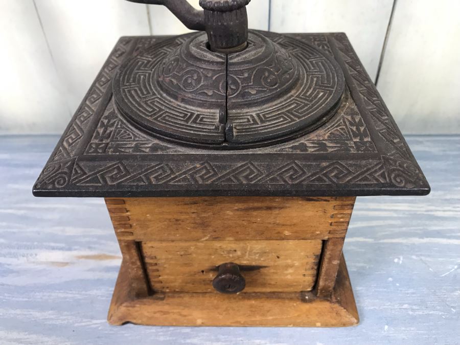 Antique Coffee Pepper Grinder Hand Crank Cast Iron And Wood [Photo 4]