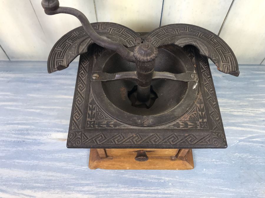 Antique Coffee Pepper Grinder Hand Crank Cast Iron And Wood [Photo 7]