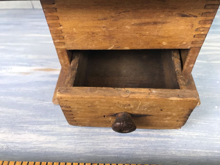 Antique Coffee Pepper Grinder Hand Crank Cast Iron And Wood [Photo 9]