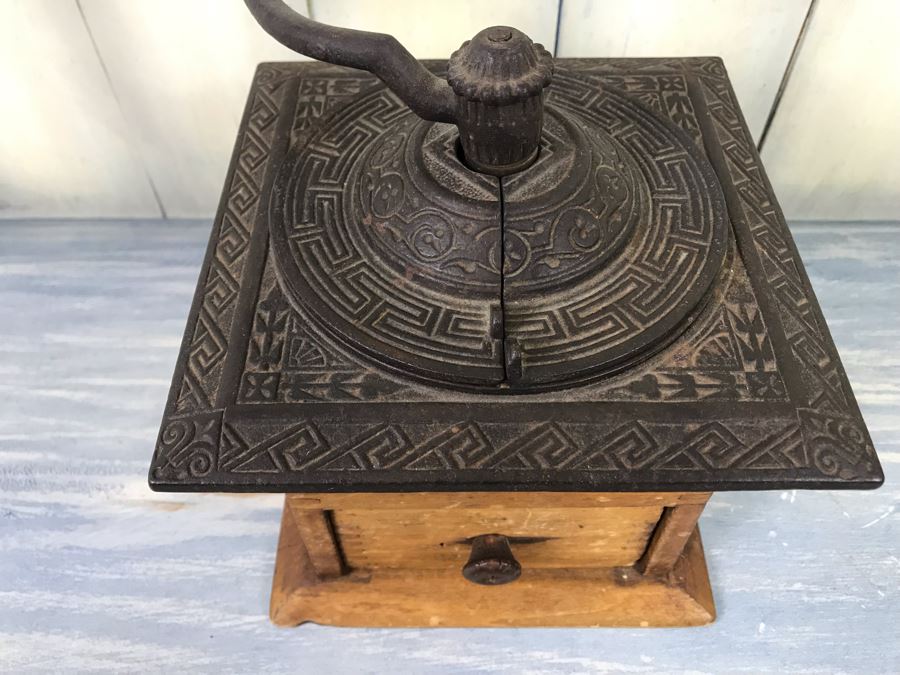 Antique Coffee Pepper Grinder Hand Crank Cast Iron And Wood [Photo 6]