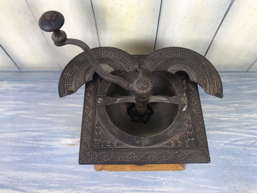 Antique Coffee Pepper Grinder Hand Crank Cast Iron And Wood [Photo 8]