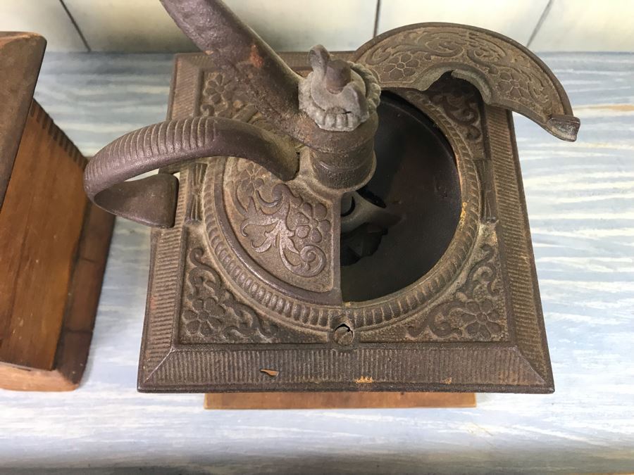 Pair Of Antique Coffee Pepper Grinders Hand Crank Cast Iron And Wood Colonial Coffee Mill No 1707 One With Faux Mouse [Photo 13]