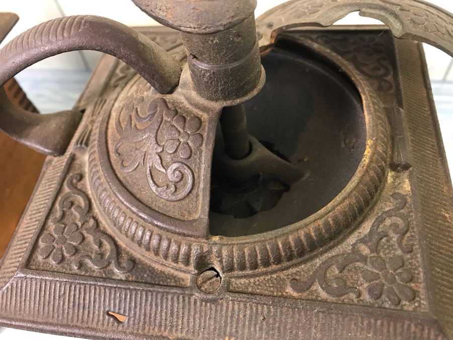 Pair Of Antique Coffee Pepper Grinders Hand Crank Cast Iron And Wood Colonial Coffee Mill No 1707 One With Faux Mouse [Photo 14]