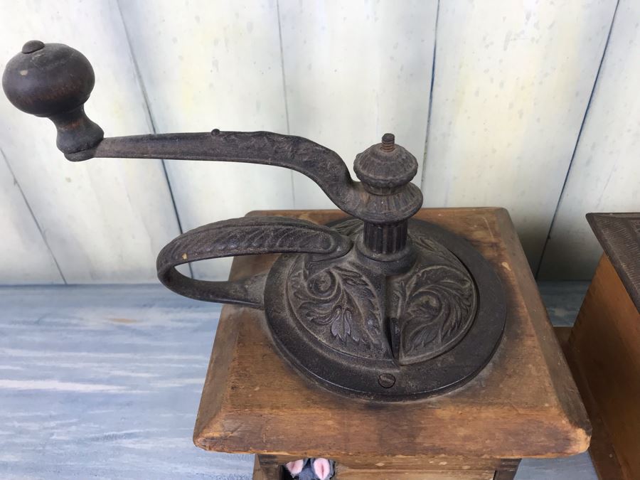 Pair Of Antique Coffee Pepper Grinders Hand Crank Cast Iron And Wood Colonial Coffee Mill No 1707 One With Faux Mouse [Photo 7]