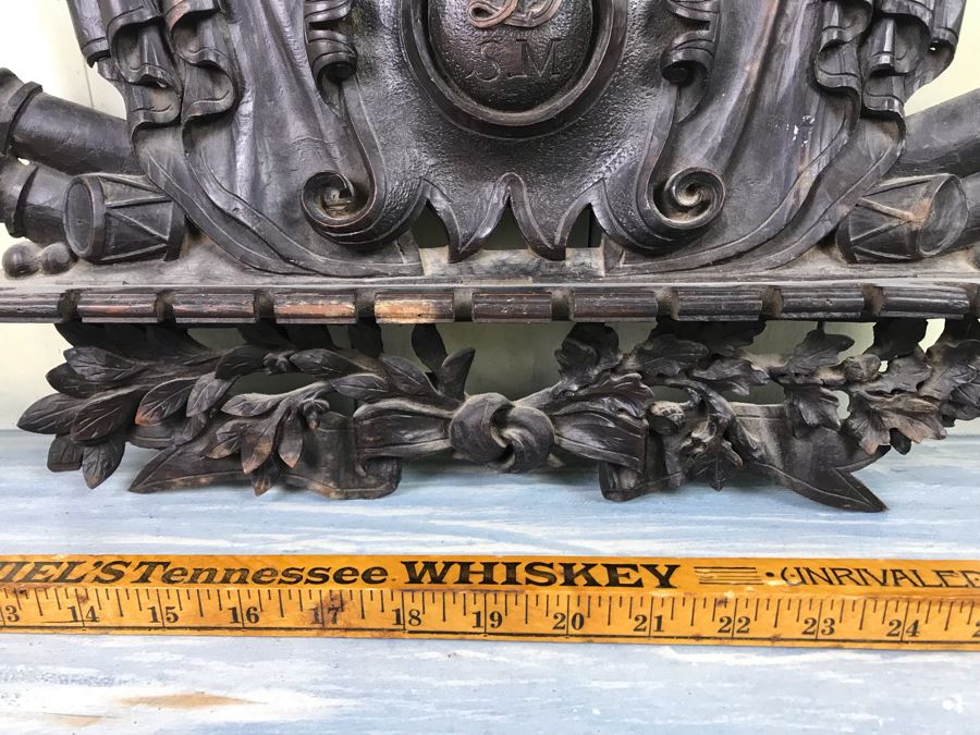 Antique French Intricately Carved Wooden Wall Pipe Stand With (4) Hand Painted French Pipes [Photo 24]