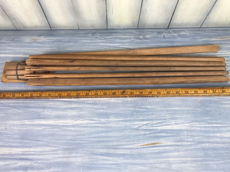 Vintage Folding Wooden Wall Clothes Rack [Photo 4]