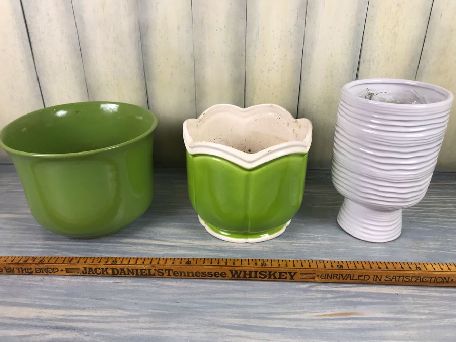Set Of (3) Flower Pots - Pot In Middle Is Signed Calif Pottery [Photo 1]