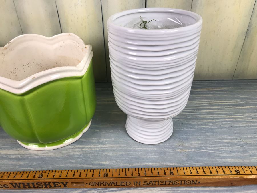 Set Of (3) Flower Pots - Pot In Middle Is Signed Calif Pottery [Photo 5]