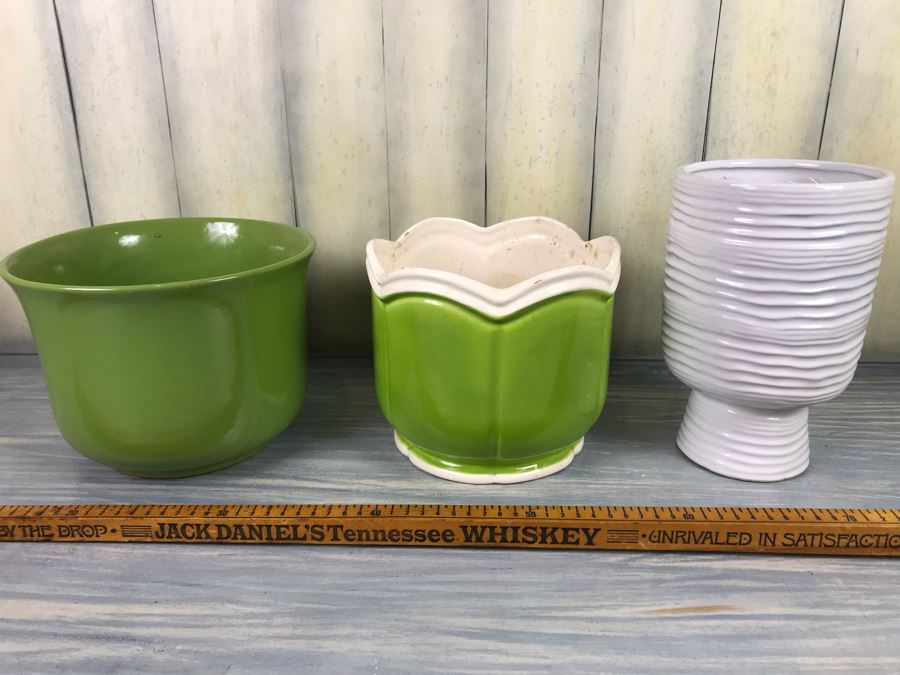 Set Of (3) Flower Pots - Pot In Middle Is Signed Calif Pottery [Photo 2]