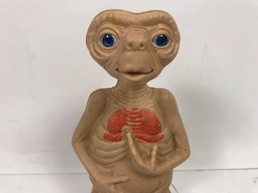 Vintage 1982 E.T. Movie Universal Studios E.T. Plastic Talking Pull String Toy Figurine And E.T. Button [Photo 3]