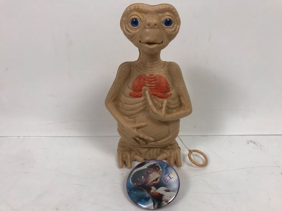 Vintage 1982 E.T. Movie Universal Studios E.T. Plastic Talking Pull String  Toy Figurine And E.T. Button
