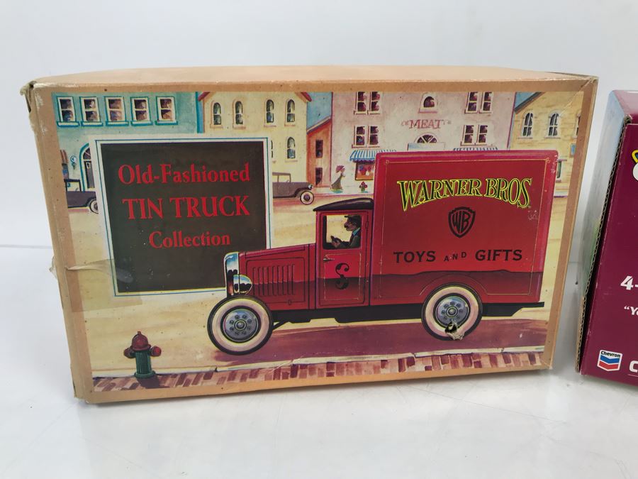 Chevron Cars Freddy 4-Wheeler In Box And Old-Fashioned Warner Bros Tin Truck [Photo 5]