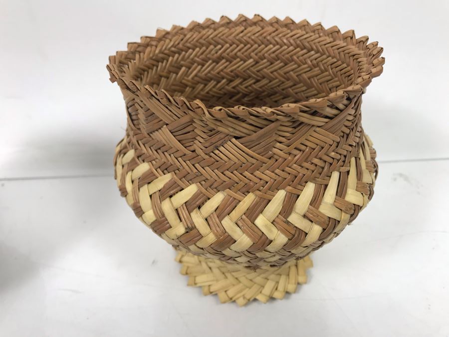 Mexican Pottery And Pair Of Small Woven Footed Baskets [Photo 7]