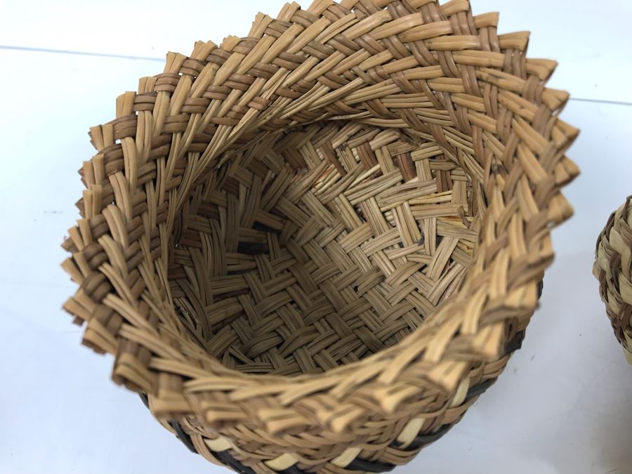 Mexican Pottery And Pair Of Small Woven Footed Baskets [Photo 10]