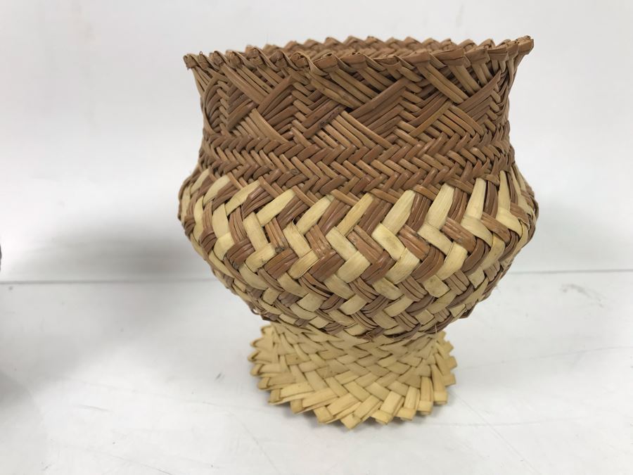 Mexican Pottery And Pair Of Small Woven Footed Baskets [Photo 6]