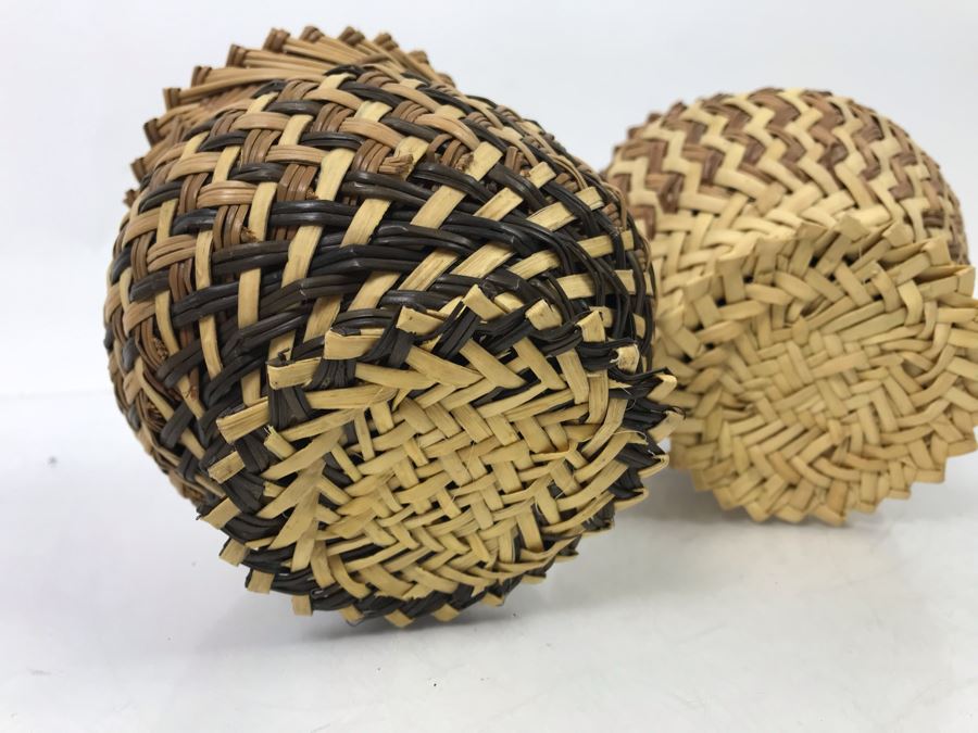 Mexican Pottery And Pair Of Small Woven Footed Baskets [Photo 11]