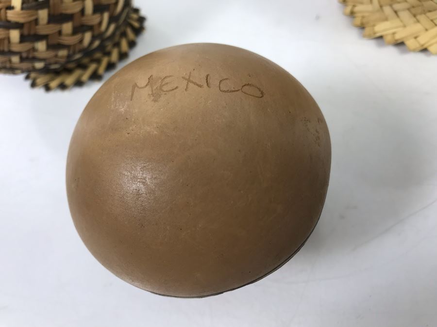 Mexican Pottery And Pair Of Small Woven Footed Baskets [Photo 4]