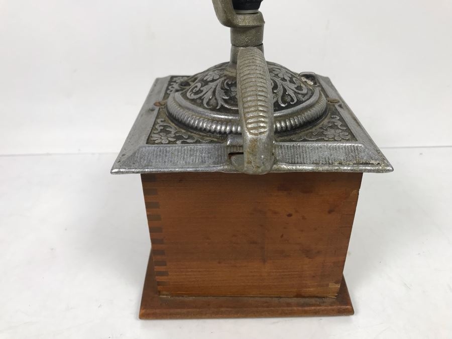Vintage Metal And Wood Hand Crank Grinder [Photo 8]