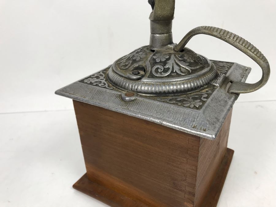 Vintage Metal And Wood Hand Crank Grinder [Photo 9]