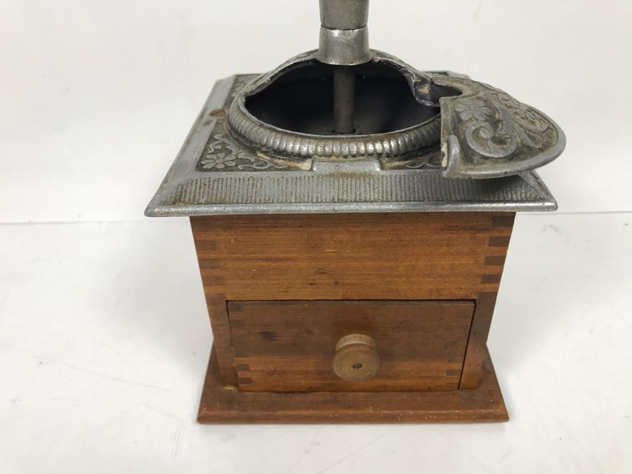 Vintage Metal And Wood Hand Crank Grinder [Photo 5]