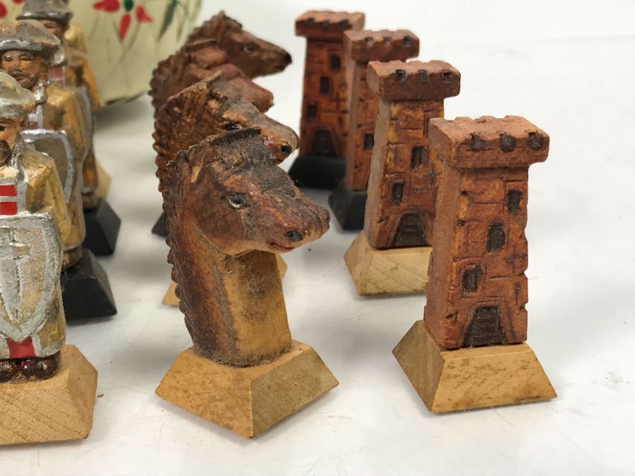 Vintage Italian Carved Wooden Hand Painted Chess Pieces With Vintage Basket (Complete) [Photo 14]