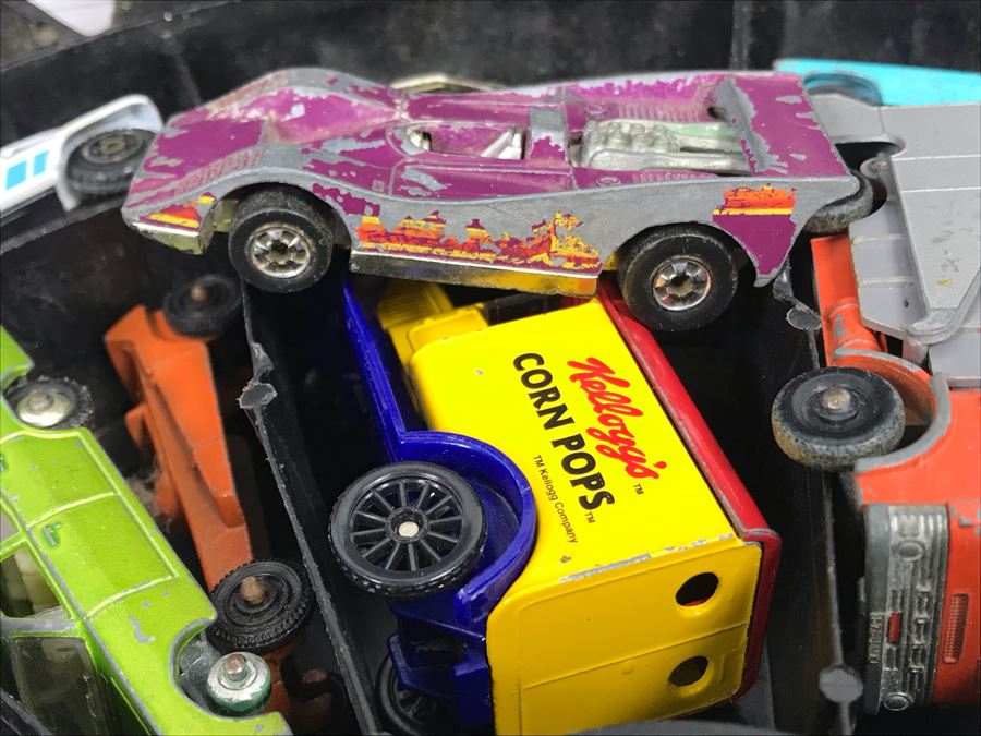 1968 Mattel Hot Wheels Super Rally Case Filled With Various Cars Including Hot Wheels, Matchbox And More - See Photos [Photo 17]