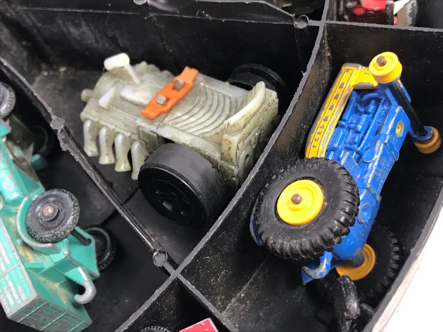 1968 Mattel Hot Wheels Super Rally Case Filled With Various Cars Including Hot Wheels, Matchbox And More - See Photos [Photo 26]