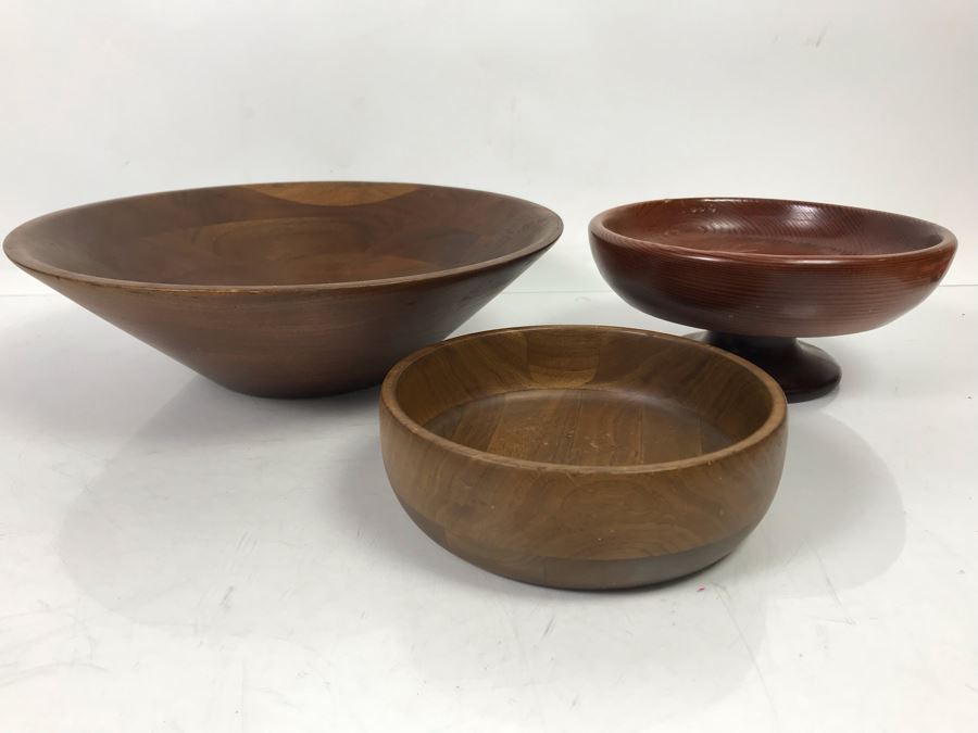 (2) Walnut Wooden Salad Bowls And California Redwood Footed Bowl [Photo 1]
