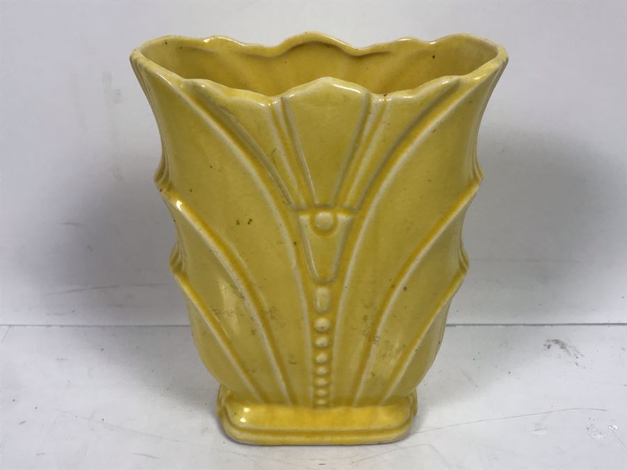 Yellow USA Pottery Vase 551 7'H [Photo 2]