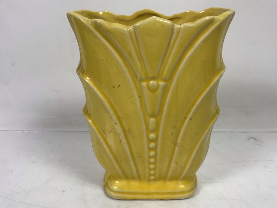 Yellow USA Pottery Vase 551 7'H [Photo 4]
