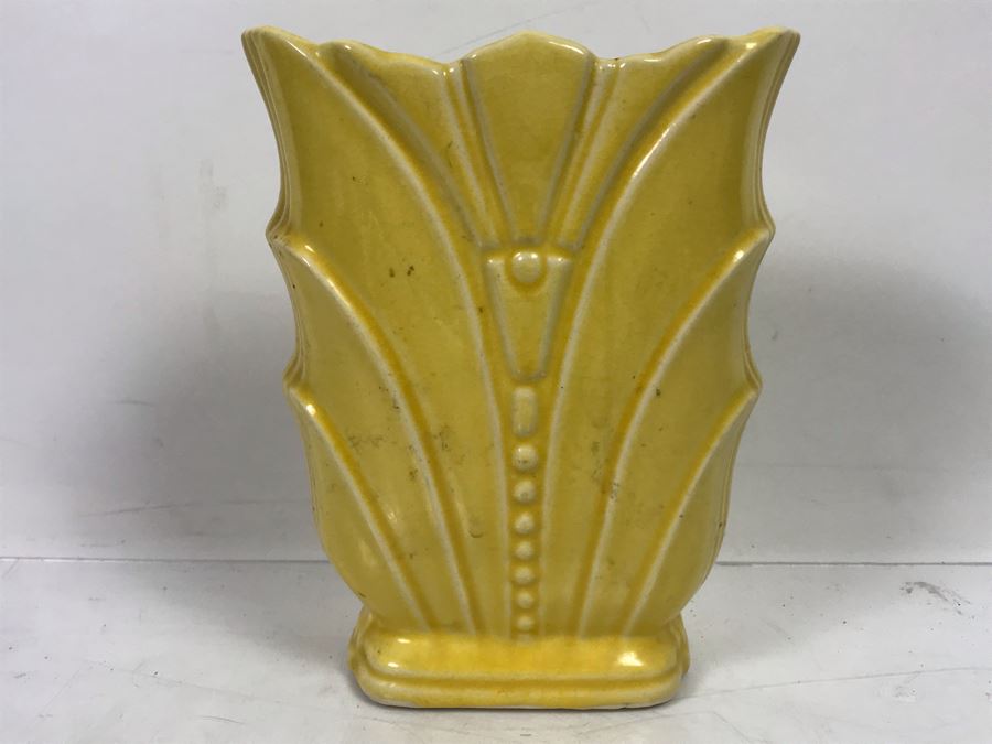 Yellow USA Pottery Vase 551 7'H [Photo 1]