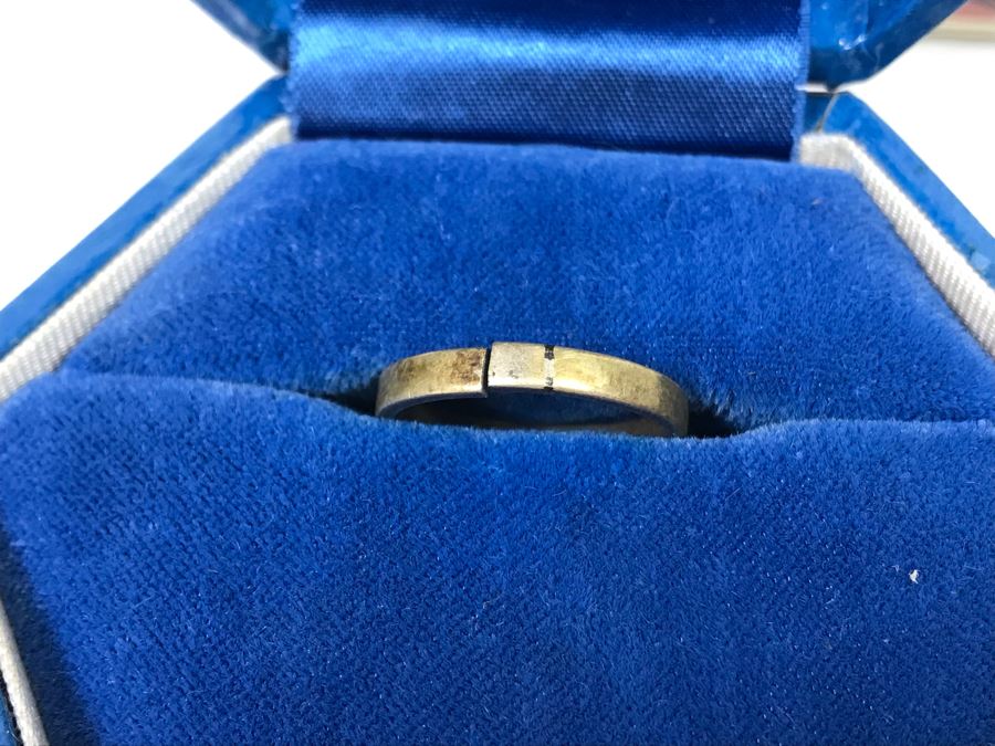 Collectibles Lot With Walt Disney World Glass Tray And Souvenier Book, Michael Jackson Button, Base Metal Ring, (6) Vancouver Canada 1986 World Exposition Medallions And More - See Photos [Photo 12]