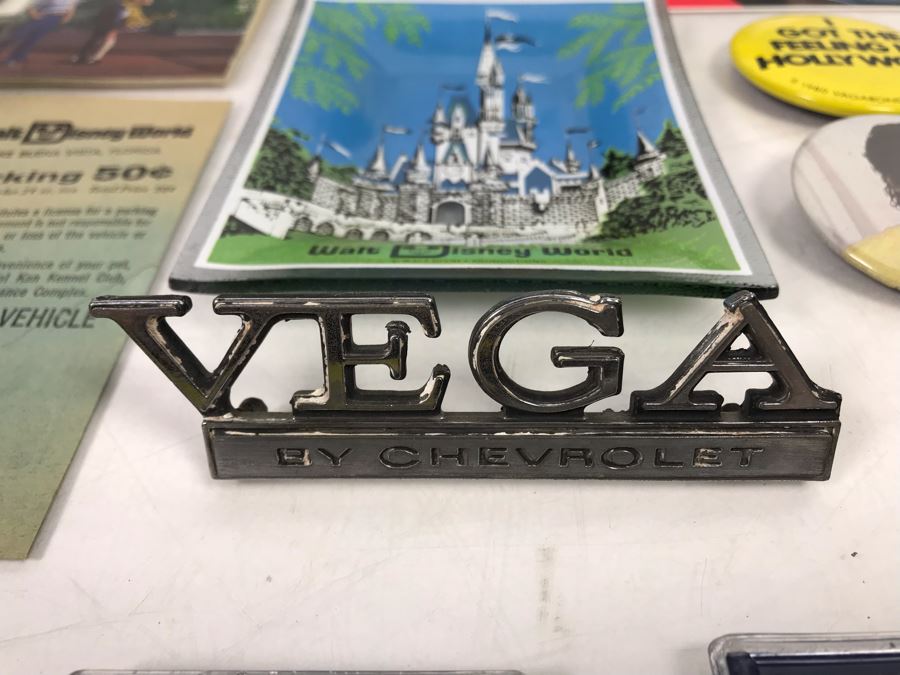 Collectibles Lot With Walt Disney World Glass Tray And Souvenier Book, Michael Jackson Button, Base Metal Ring, (6) Vancouver Canada 1986 World Exposition Medallions And More - See Photos [Photo 5]