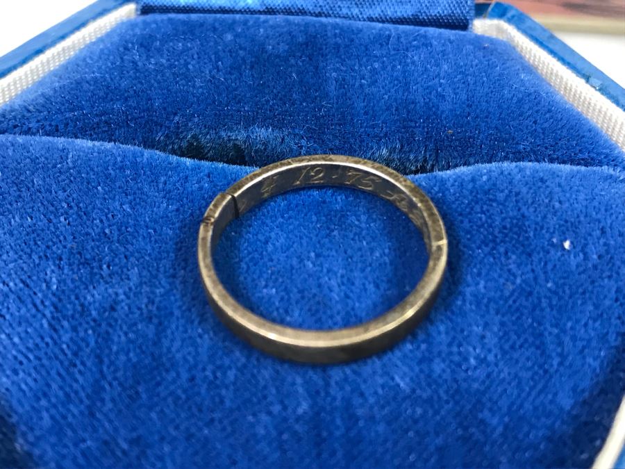 Collectibles Lot With Walt Disney World Glass Tray And Souvenier Book, Michael Jackson Button, Base Metal Ring, (6) Vancouver Canada 1986 World Exposition Medallions And More - See Photos [Photo 13]