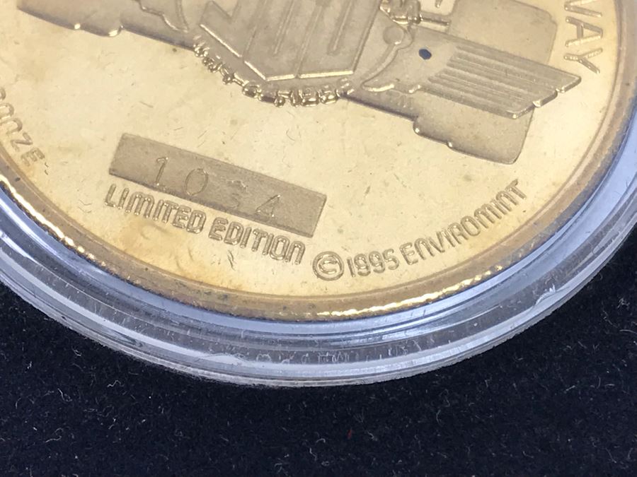 Large Bronze 1961 John F. Kennedy Inauguarted President Medallion And Limited Edition 1995 Chevrolet Corvette Offical Pace Car Commemorative Coin [Photo 12]