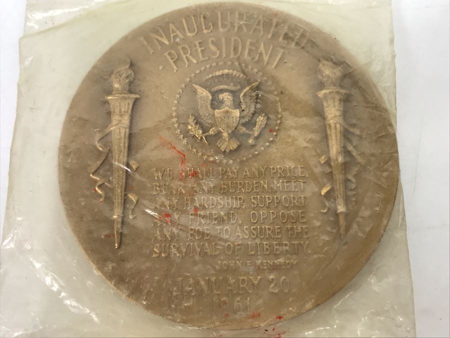 Large Bronze 1961 John F. Kennedy Inauguarted President Medallion And Limited Edition 1995 Chevrolet Corvette Offical Pace Car Commemorative Coin [Photo 5]