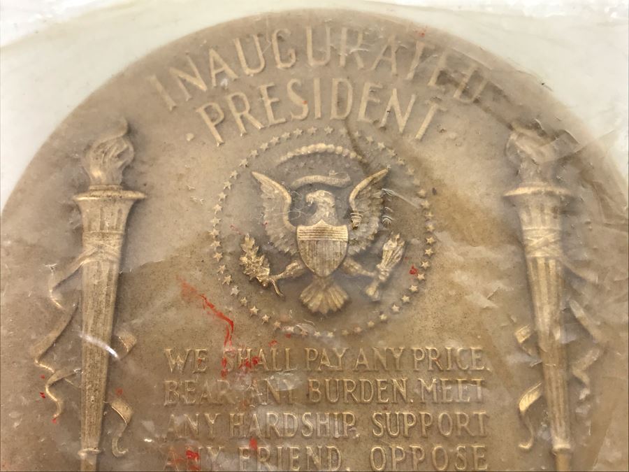 Large Bronze 1961 John F. Kennedy Inauguarted President Medallion And Limited Edition 1995 Chevrolet Corvette Offical Pace Car Commemorative Coin [Photo 6]