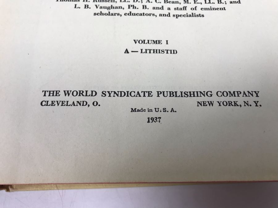 Vintage 1937 2 Volume Webster's Universal Dictionary Of The English Language Profusely Illustrated [Photo 6]