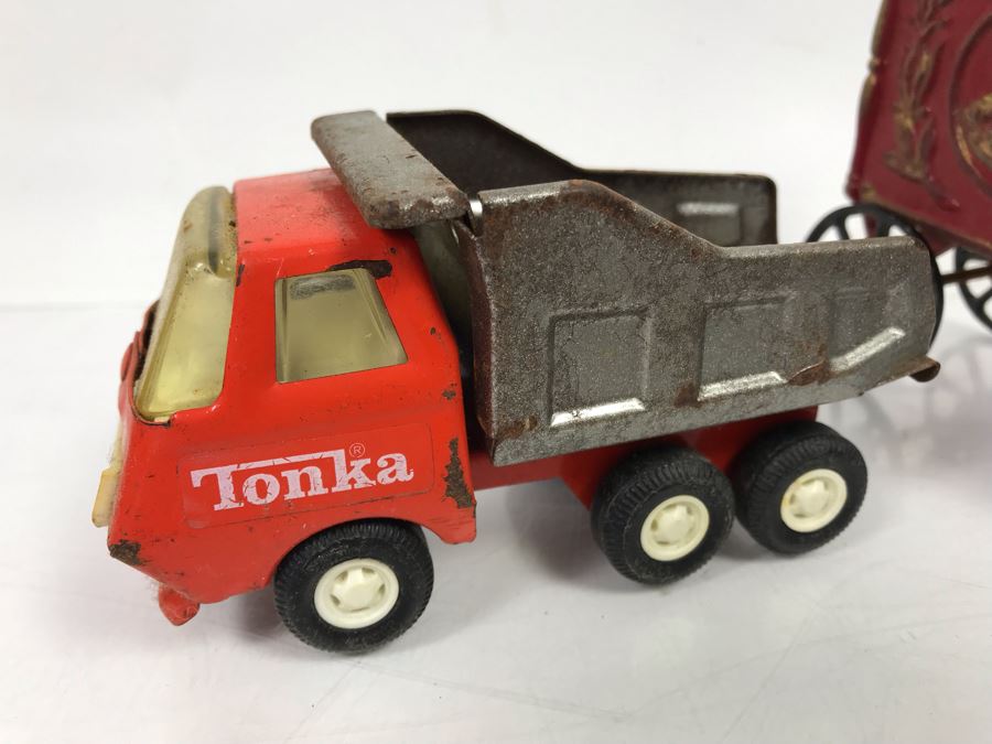 Old Mini Tonka Truck, Vintage Metal Woodpecker Toothpick Grabber Holder And Cast Iron Horse Pulling Circus Wagon [Photo 14]
