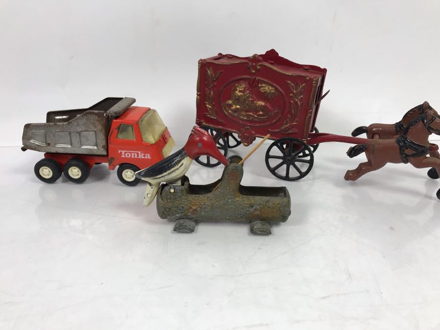 Old Mini Tonka Truck, Vintage Metal Woodpecker Toothpick Grabber Holder And Cast Iron Horse Pulling Circus Wagon [Photo 4]