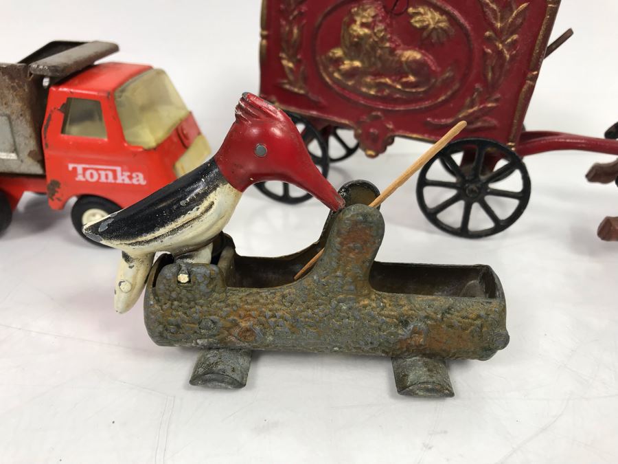 Old Mini Tonka Truck, Vintage Metal Woodpecker Toothpick Grabber Holder And Cast Iron Horse Pulling Circus Wagon [Photo 5]