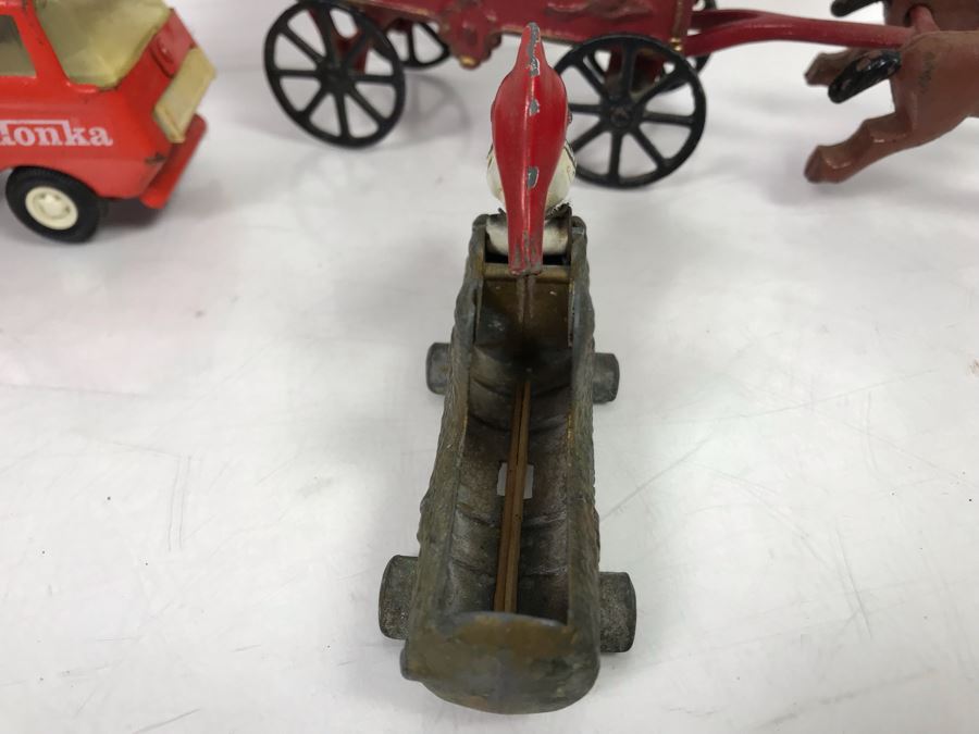 Old Mini Tonka Truck, Vintage Metal Woodpecker Toothpick Grabber Holder And Cast Iron Horse Pulling Circus Wagon [Photo 3]