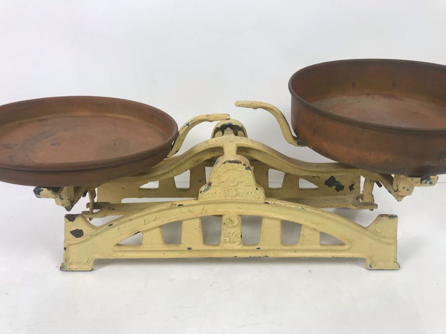 Vintage Cast Iron Balance Scale [Photo 2]