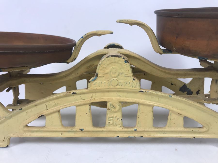Vintage Cast Iron Balance Scale [Photo 3]