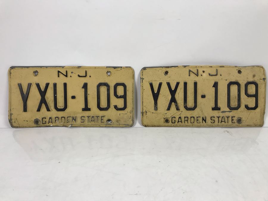 Pair Of Vintage New Jersey License Plates And Souvenir Nevada Hiroler License Plate [Photo 3]